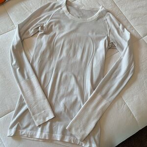 white lululemon swiftly tech long sleeve